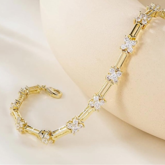 NEW 14K Gold Plated Elegant Gold and Silver Women's Bracelet - Picture 2 of 5